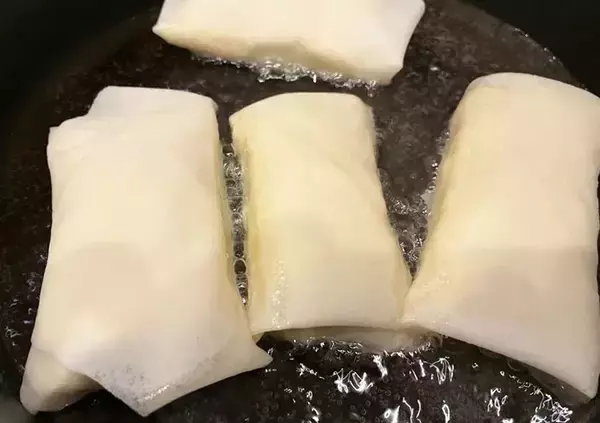 「キャベツだけでこの満足感！ザクザク太巻き春巻きが止まらない」の画像