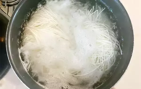 「夫絶賛！　暑い日に何回も作りたくなる『ネギだれそうめん』が激ウマすぎた【レシピ】」の画像