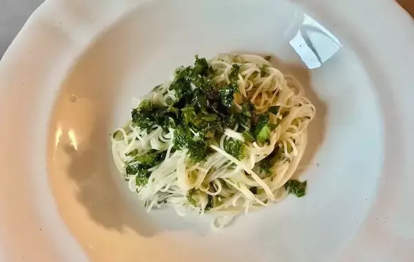 「そうめんに『6枚』混ぜてみて！　めんつゆいらずの食べ方に「いつもと一味違う」」の画像