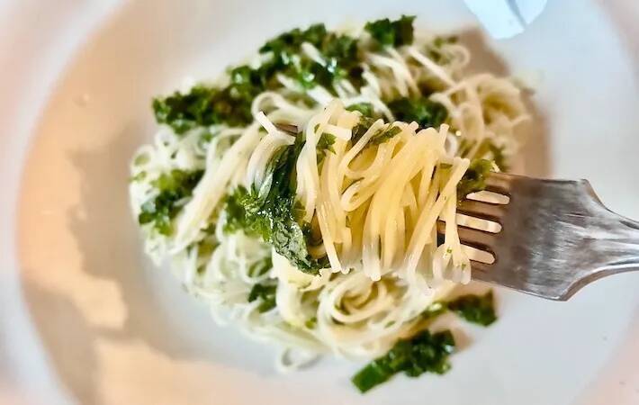そうめんに『6枚』混ぜてみて！　めんつゆいらずの食べ方に「いつもと一味違う」