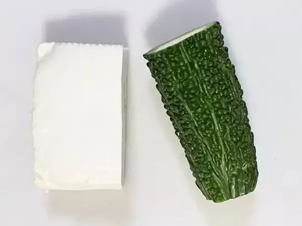 「ゴーヤと豆腐に『大さじ1杯』　混ぜるだけの簡単おかずに「箸が進む」「苦みが苦手な人にも」」の画像