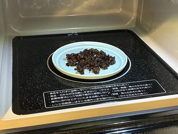 麦茶パックの中身を出したら？　2分温めて家中の消臭に生かす再利用法
