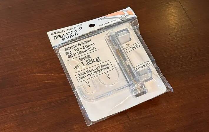 つっぱり棒はつっぱらなくても使える！　『セリア』のフックと組み合わせるとキッチン収納がアップ！