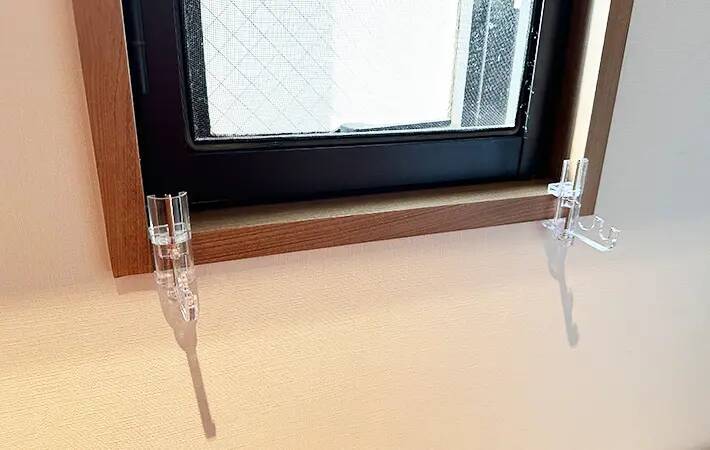 つっぱり棒はつっぱらなくても使える！　『セリア』のフックと組み合わせるとキッチン収納がアップ！