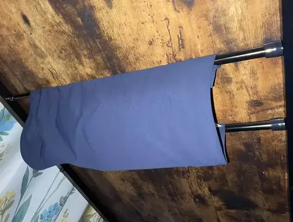 「「こんな使い方があったんだ」　100均のつっぱり棒と布で作る『収納』が目からウロコ」の画像