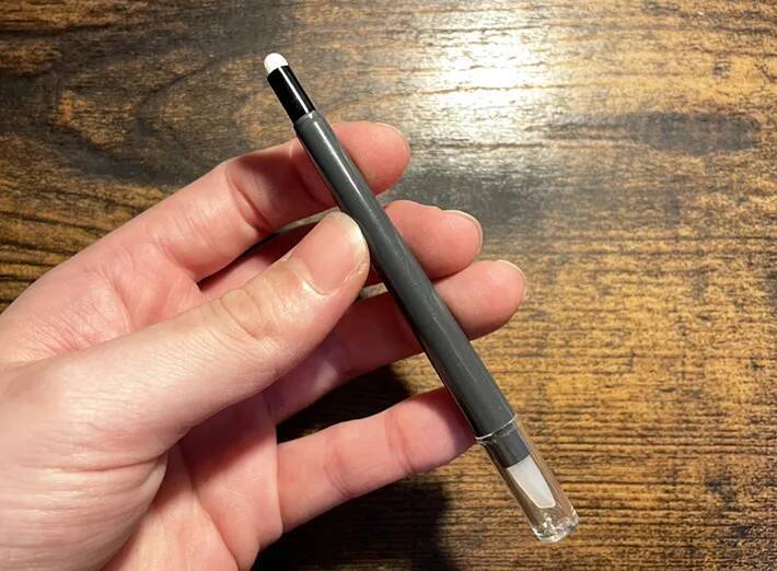 「コンシーラーがうまく塗れない…」　100円ショップで見つけた『専用アイテム』で悩み解決？