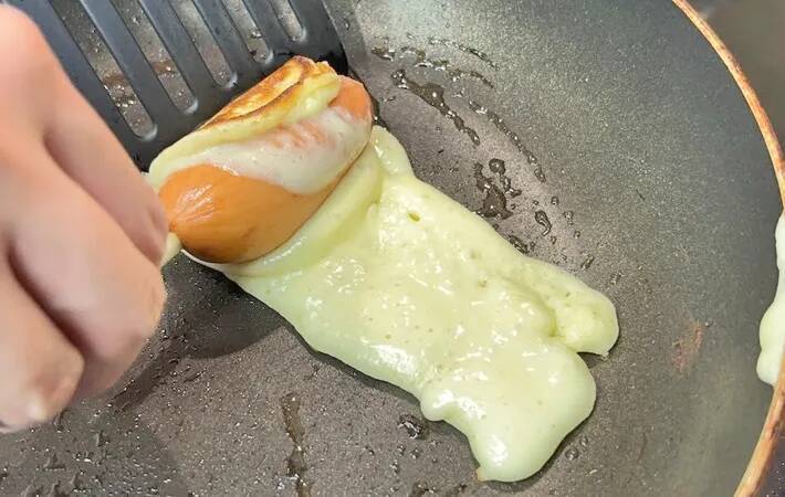 子供が大喜び！　揚げずに作れる「ふわふわアメリカンドッグ」が大当たり【ホットケーキミックス】
