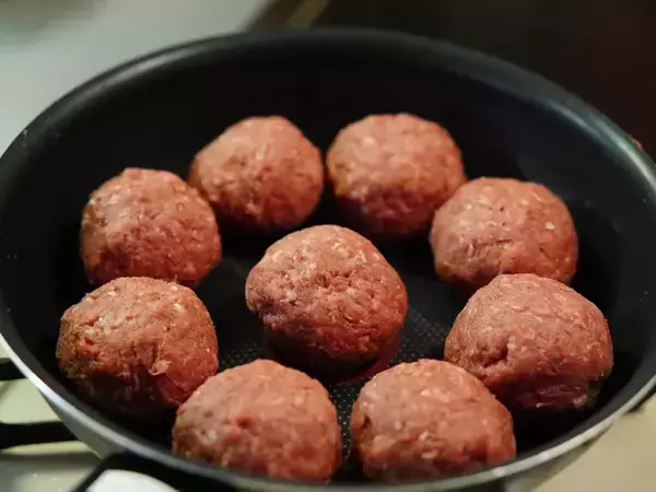 おしゃれな北欧料理を作ったはずが…完成した『一皿』に3万いいね！