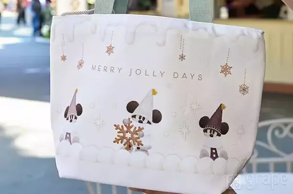 「ホットドッグがグラタンに！？　ディズニーの『クリスマスフード』に驚き【スーベニア付き】」の画像