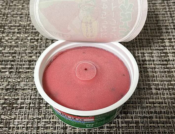 夏の定番『スイカバー』がカップに？　話題のアイスに「食感が上品」「ゆっくり楽しめる」