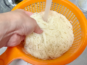 「週3で食べたい」と夫が絶賛！　めんつゆと混ぜたのは…「水で割るより好き」【そうめんレシピ】