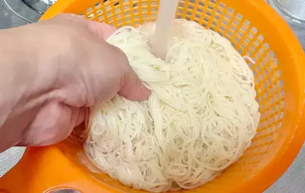 「めんつゆと混ぜてみて！　そうめんの意外な食べ方に「夫がハマった」「クリーミー」」の画像
