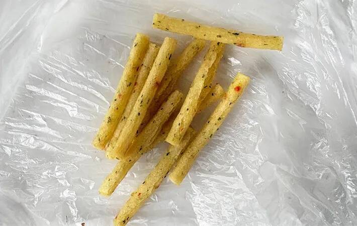 玉子焼きに『10本』砕いて入れてみて！　思春期息子にウケた「ひらめきアレンジ」