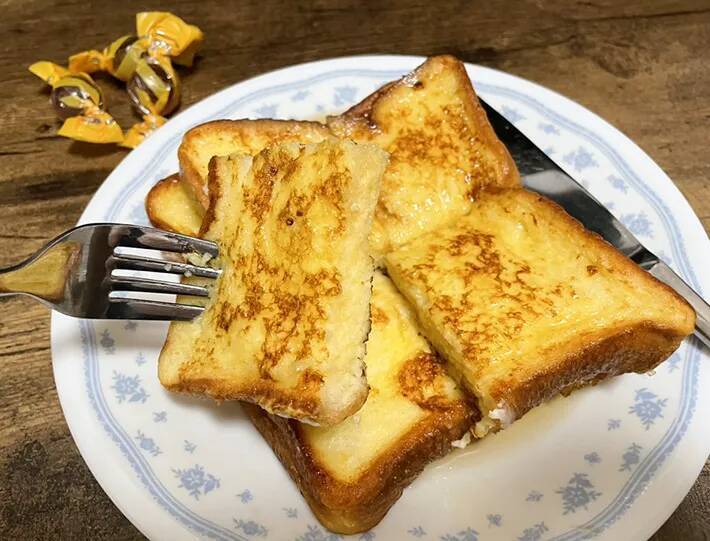 フレンチトーストの隠し味は『カンロ飴』！？　アレンジに「なんてきれいなんだ」「あっという間に完食」