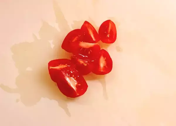 「夏が旬のトマト、バニラアイスと一緒に食べると？「イタリアン風に！」「大人向けの味わい」」の画像