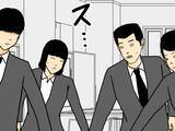 「【4コマ】５人で協力する警察官　手を合わせてやった『あるポーズ』に笑う！」の画像1