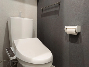 面倒なトイレ掃除がラクになる！　発想に「なるほど」「すぐやる」【トイレ掃除テク4選】