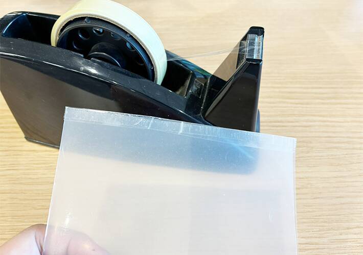 カバンの中でぐちゃぐちゃになるコード　不要なクリアファイルを活用すれば？「マジで感動！」