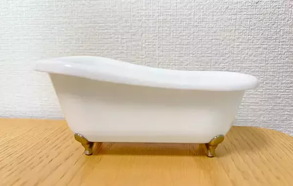 「110円で買える『小さなバスタブ』が優秀！　思わぬ使い道に「子供が喜んだ」「買い忘れ防止に」」の画像