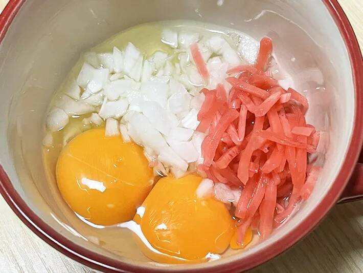 新タマネギに卵を注いで焼くと…？　完成した料理に「インパクト抜群」「お弁当にもいい」