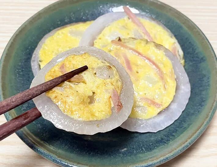 新タマネギに卵を注いで焼くと…？　完成した料理に「インパクト抜群」「お弁当にもいい」