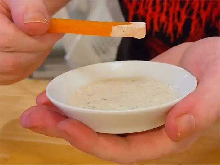 マヨネーズを『大さじ1杯』使って！　アメリカで定番のドレッシングを作る方法