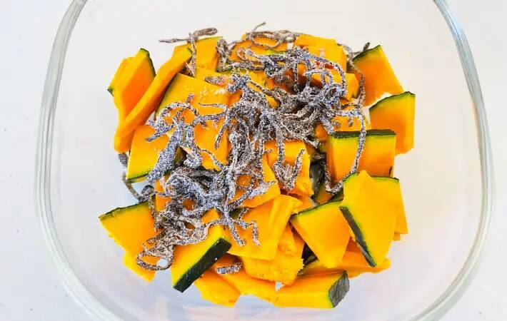 カボチャをレンチン2分！　夫も「やわらかいね」と驚いた簡単副菜の作り方