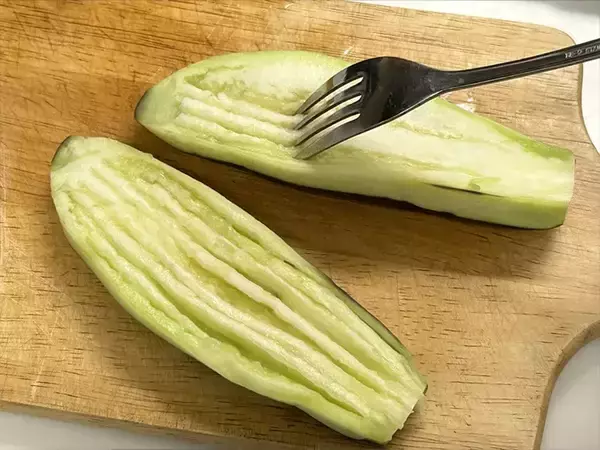 「騙されたと思って食べてほしい！　ナスで作る『なんちゃってうな丼』」の画像