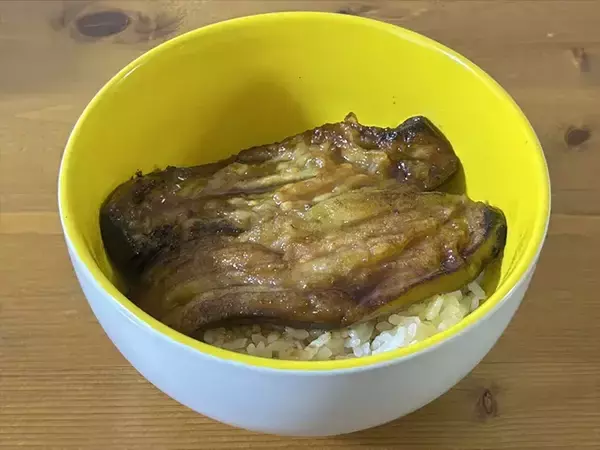 「騙されたと思って食べてほしい！　ナスで作る『なんちゃってうな丼』」の画像