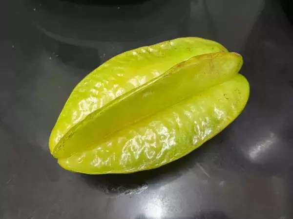 「星の形をしてる！」　枝豆の横にいた『謎の果実』を買って食べてみた
