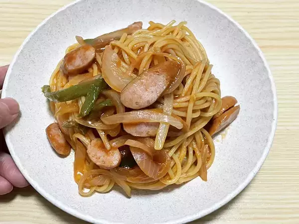 「疲れた平日でもすぐに『パスタ』が食べられる！　「まるで喫茶店の味」なナポリタンを作ったアイテムは…」の画像