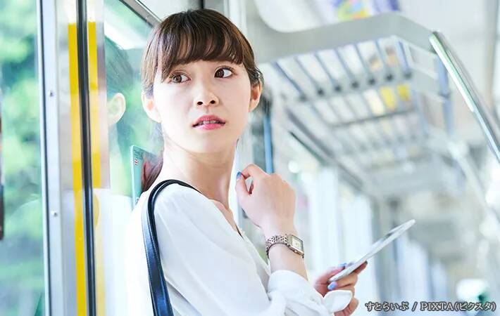 歩く時は前だけ見る？時々振り返る？　元警察官が教える『正解の歩き方』は…【防犯のコツ】