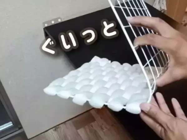 ワイヤーネットにひと手間加えると…　かわいい収納法に「インテリアにもなる！」