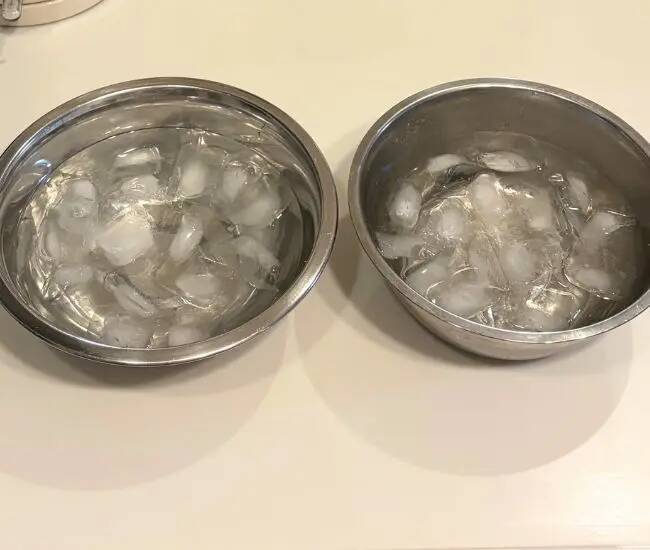 缶飲料を冷やすなら、普通の氷水？塩入り？ 10分後の冷え方の違いがこちら！
