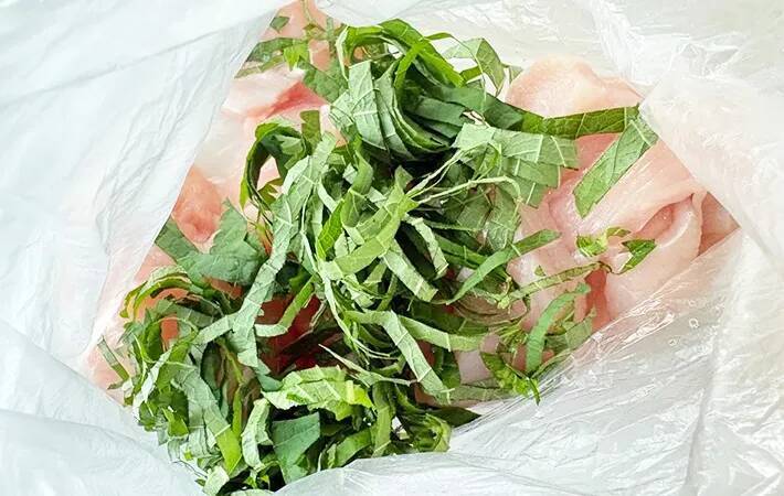 大葉をたっぷり入れた『塩から揚げ』　大さじ1杯の味つけで「何個でもいける！」