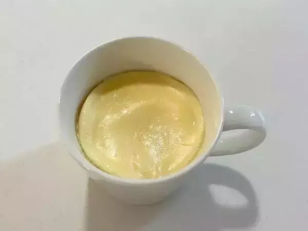 マグカップに材料を入れてチンすると？　完成した『おやつ』に「固めの食感」「最高」