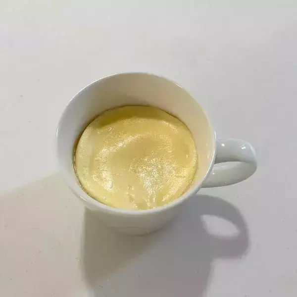 「マグカップに材料を入れてチンすると？　完成した『おやつ』に「固めの食感」「最高」」の画像