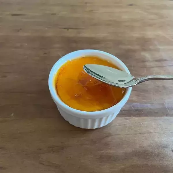 「マグカップに材料を入れてチンすると？　完成した『おやつ』に「固めの食感」「最高」」の画像