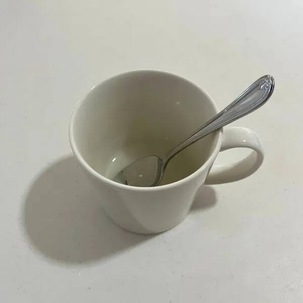 マグカップに材料を入れてチンすると？　完成した『おやつ』に「固めの食感」「最高」