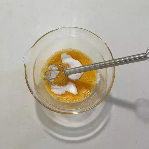 「マグカップに材料を入れてチンすると？　完成した『おやつ』に「固めの食感」「最高」」の画像