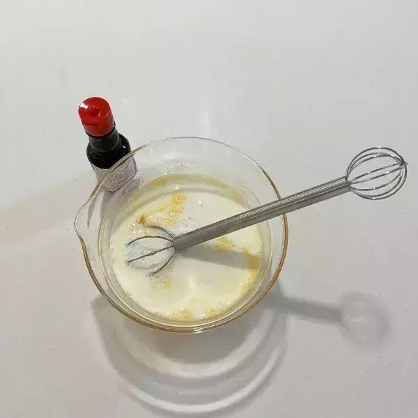 「マグカップに材料を入れてチンすると？　完成した『おやつ』に「固めの食感」「最高」」の画像