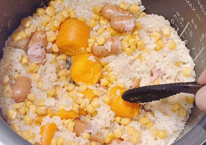 炊飯前に『ドーンと丸ごと』入れるだけ！　包丁いらずで「夏休みの救世主」「子供が喜んだ」
