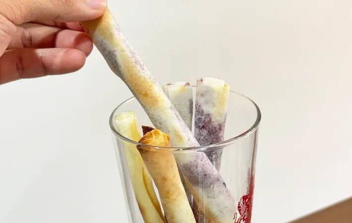 『余った春巻きの皮』に塗って巻くだけ！　トースターだけで「絶品おやつ」作り【シガレット風】