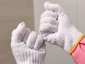 鏡の白いうろこ汚れ　軍手でこすると…「信じられない」「助かる」