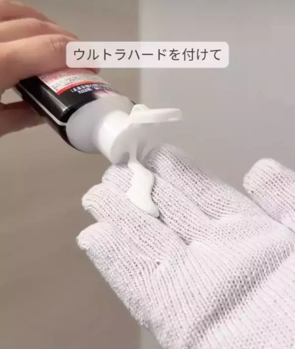 「鏡の白いうろこ汚れ　軍手でこすると…「信じられない」「助かる」」の画像