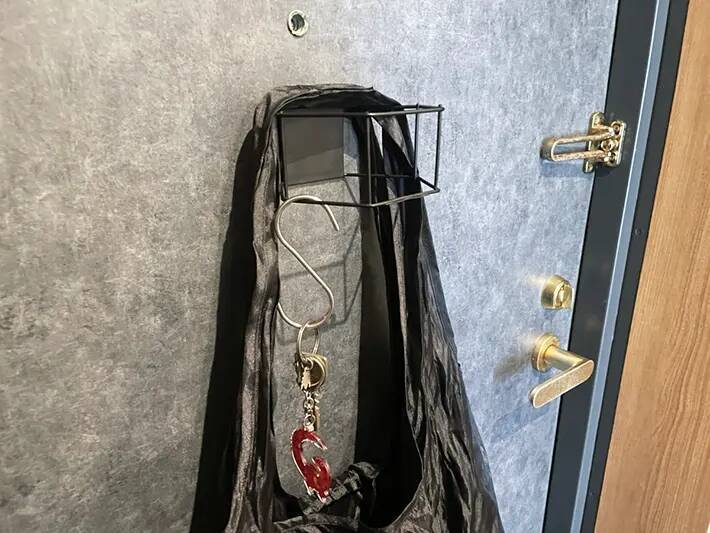 110円の壁掛けインテリアにマグネットをペタッ　「鍵どこ置いた」問題を解決する裏ワザとは