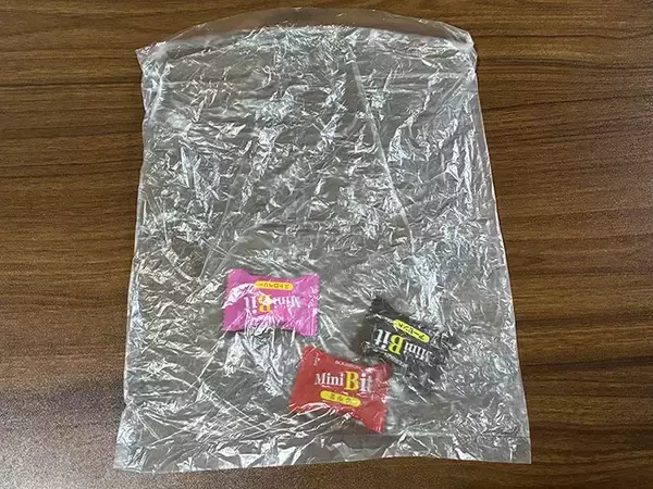 「ポリ袋の口は結びません！　スプーンで5秒こするだけの簡単密閉ワザ」の画像