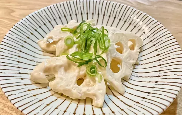 「ゆでたレンコンと和えたのは…？　意外な食べ方に「夫の箸が止まらない」」の画像