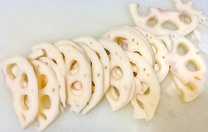 ゆでたレンコンと和えたのは…？　意外な食べ方に「夫の箸が止まらない」