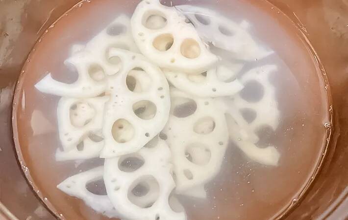 ゆでたレンコンと和えたのは…？　意外な食べ方に「夫の箸が止まらない」